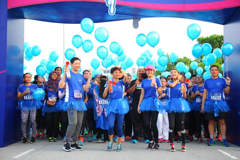 (Left) Mr Ng Hock Guan, Atilia Haron, Ms Sharon Yeoh and Eyka Farhana getting ready for flag off_Small