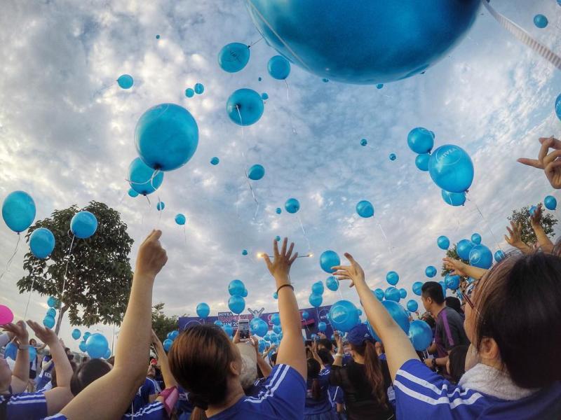 (Participants) Balloons release symbolizes raising your arms with confidence to defy all boundaries.
