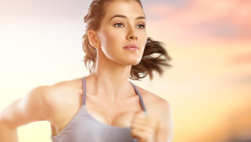 Beautiful-Female-Athlete-Running-In-Sunset
