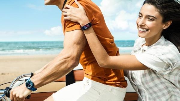 Combo_Lifestyle_Couple_Bike_2P_RGB