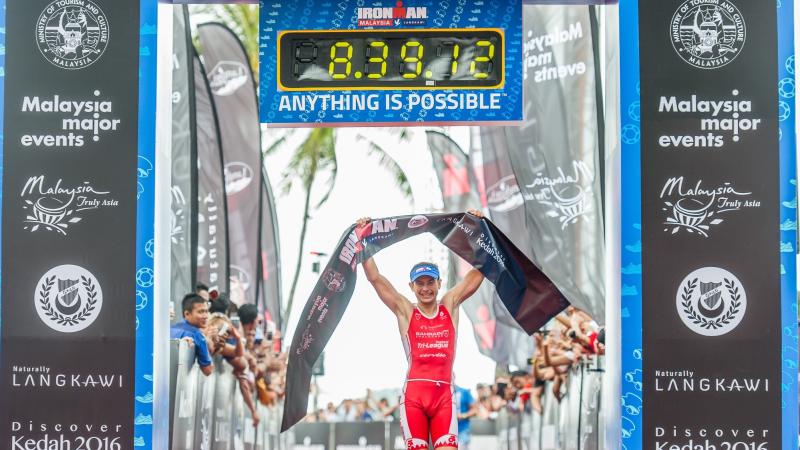 1) Fredrik Croneborg (SWE) grabbed his breakthrough IRONMAN victory in 2016. He placed 2nd in 2014 & 2015